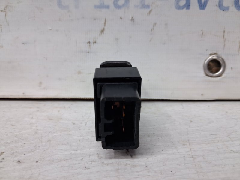 Кнопка стеклоподъемника Hyundai Tucson JM 2.0 diesel D4EA Кнопка стеклоподъемника Hyundai Tucson JM 2.0 diesel D4EA