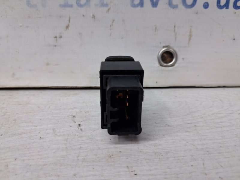 Кнопка стеклоподъемника Hyundai Tucson JM 2.0 diesel D4EA Кнопка стеклоподъемника Hyundai Tucson JM 2.0 diesel D4EA