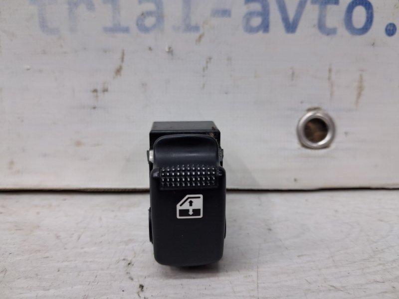 Кнопка стеклоподъемника Tucson 2004-2009 JM 2.0 diesel D4EA Кнопка стеклоподъемника Tucson 2004-2009 JM 2.0 diesel D4EA