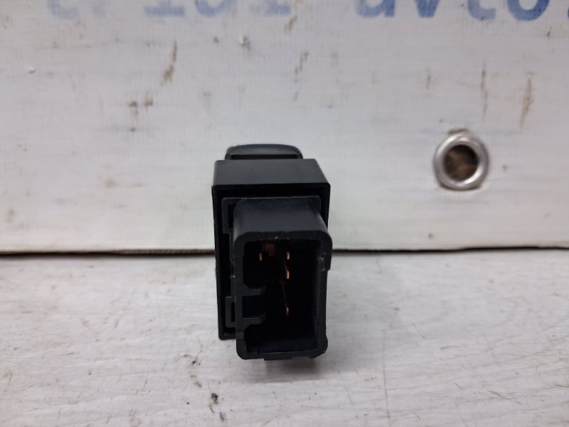 Кнопка стеклоподъемника Hyundai Tucson JM 2.0 diesel D4EA Кнопка стеклоподъемника Hyundai Tucson JM 2.0 diesel D4EA