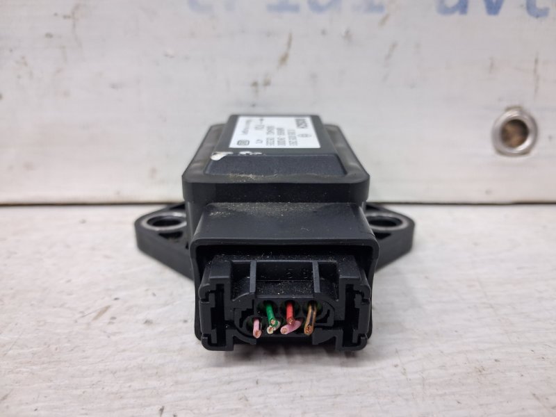 Датчик ускорения Sonata 2004-2010 NF 2.4 бензин G4KC Датчик ускорения Sonata 2004-2010 NF 2.4 бензин G4KC