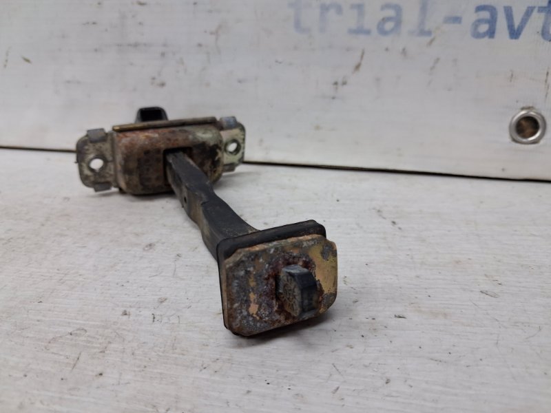 Ограничитель двери задний правый Hyundai Sonata NF 2.4 бензин G4KC Ограничитель двери задний правый Hyundai Sonata NF 2.4 бензин G4KC