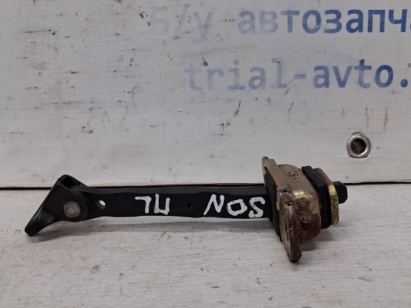 Запчасть ограничитель двери передний левый Hyundai Sonata 2004-2010 NF 2.4 бензин G4KC 793803K000 Б/У Ограничитель двери передний левый Hyundai Sonata 2004-2010 NF 2.4 бензин G4KC 793803K000 Б/У