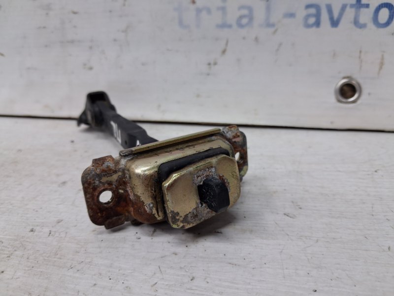 Ограничитель двери передний левый Sonata 2004-2010 NF 2.4 бензин G4KC Ограничитель двери передний левый Sonata 2004-2010 NF 2.4 бензин G4KC