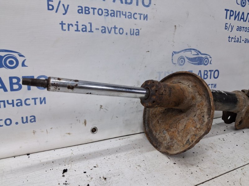 Амортизатор передний правый Outlander 2003-2006 cu 2.4 бензин 4G69 Амортизатор передний правый Outlander 2003-2006 cu 2.4 бензин 4G69