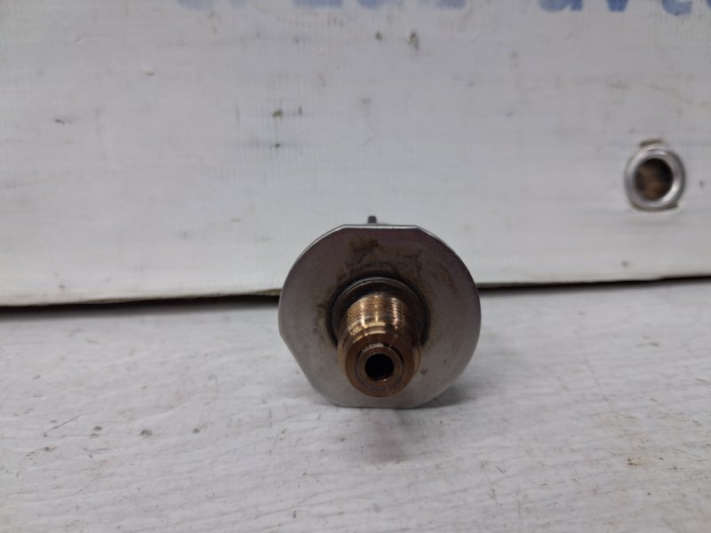 Датчик давления топлива в рейке Mitsubishi L200 KB 2.5 Diesel 4D56