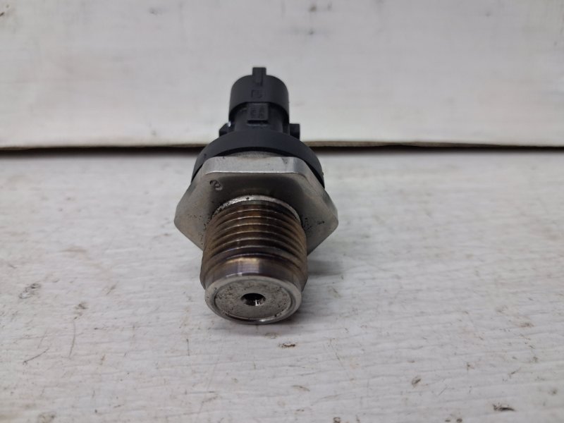 Датчик давления топлива в рейке Hyundai Tucson JM 2.0 diesel D4EA Датчик давления топлива в рейке Hyundai Tucson JM 2.0 diesel D4EA