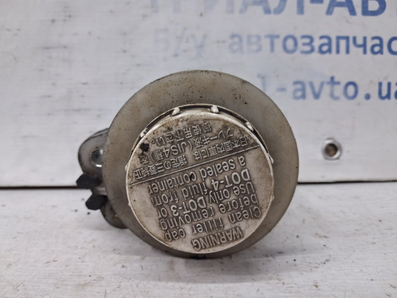 Бачок главного тормозного цилиндра Outlander 2003-2006 cu 2.4 бензин 4G69