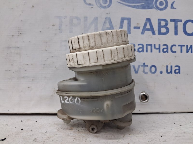 Запчасть бачок главного тормозного цилиндра Mitsubishi L200 2006-2015 KB 2.5 Diesel 4D56 4627A020 Б/У Бачок главного тормозного цилиндра Mitsubishi L200 2006-2015 KB 2.5 Diesel 4D56 4627A020 Б/У