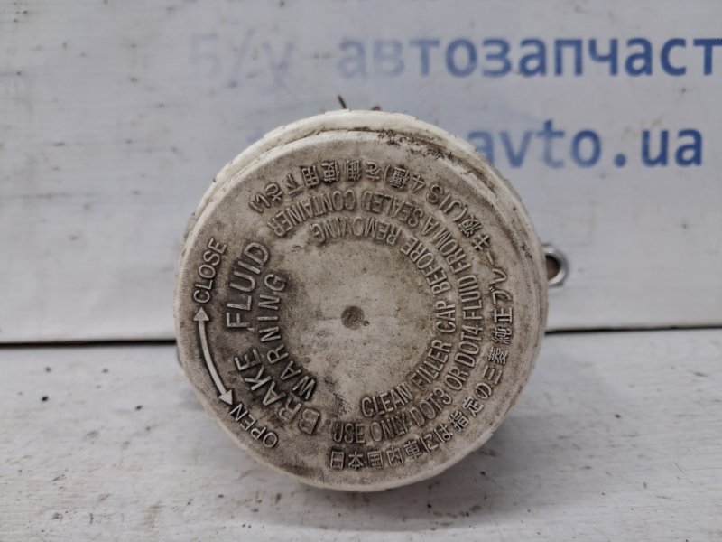 Бачок главного тормозного цилиндра Mitsubishi L200 KB 2.5 Diesel 4D56 Бачок главного тормозного цилиндра Mitsubishi L200 KB 2.5 Diesel 4D56