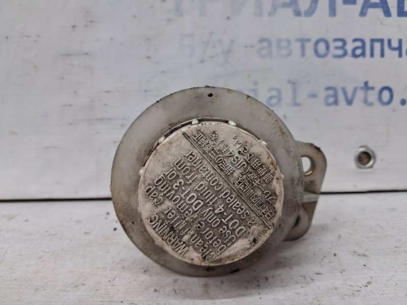 Бачок главного тормозного цилиндра Mitsubishi Outlander cu 2.4 бензин 4G69