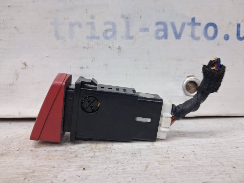 Кнопка аварийки Tucson 2004-2009 JM 2.0 diesel D4EA Кнопка аварийки Tucson 2004-2009 JM 2.0 diesel D4EA