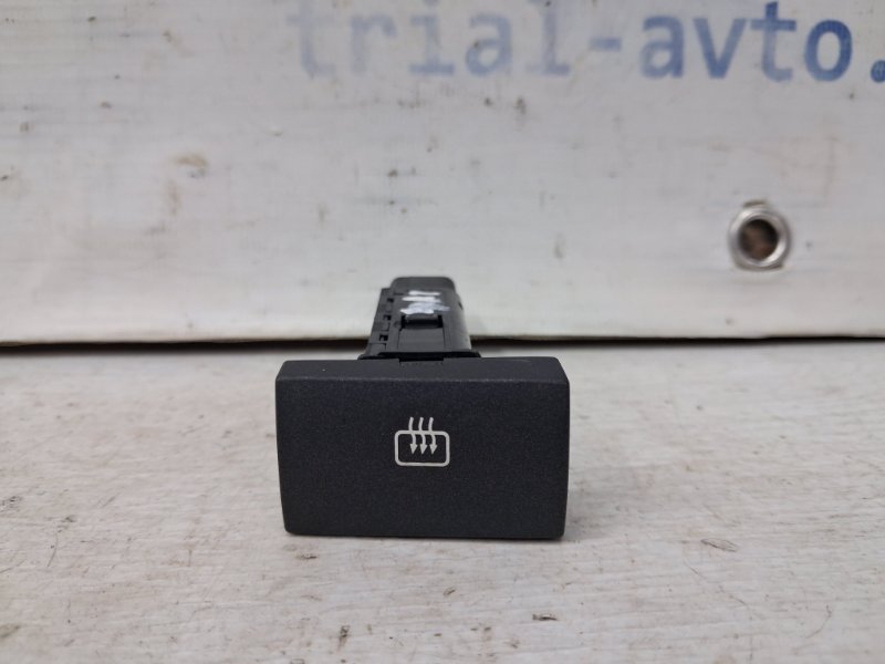 Запчасть кнопка подогрева Kia Sorento 2002-2011 BL 2.5 diesel D4CB 621W05010 Б/У Кнопка подогрева Kia Sorento 2002-2011 BL 2.5 diesel D4CB 621W05010 Б/У