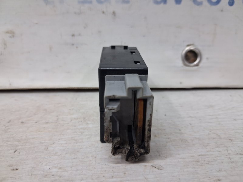 Кнопка противотуманок Mitsubishi Outlander cu 2.4 бензин 4G69