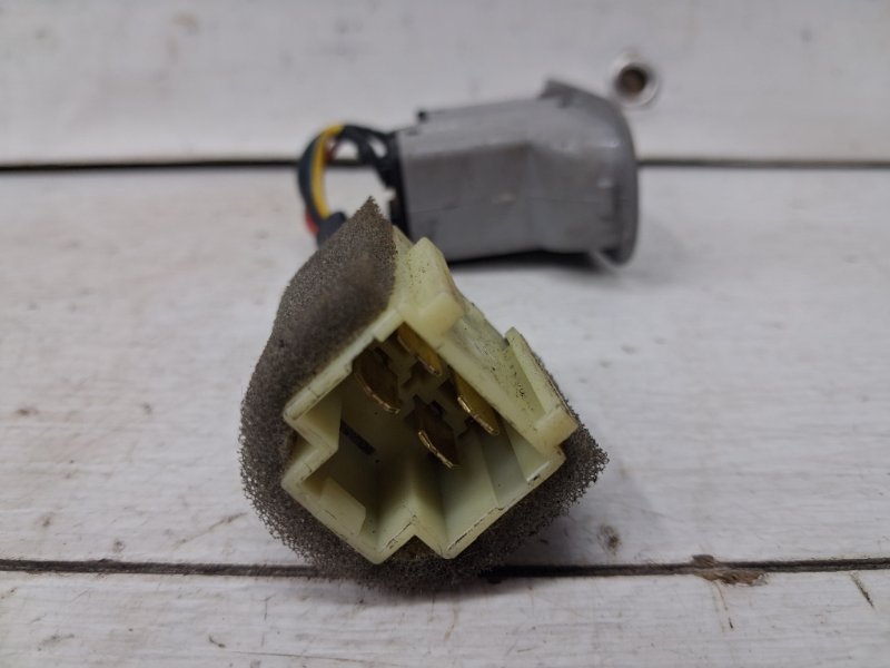 Кнопка открытия багажника Hyundai Sonata NF 2.4 бензин G4KC Кнопка открытия багажника Hyundai Sonata NF 2.4 бензин G4KC