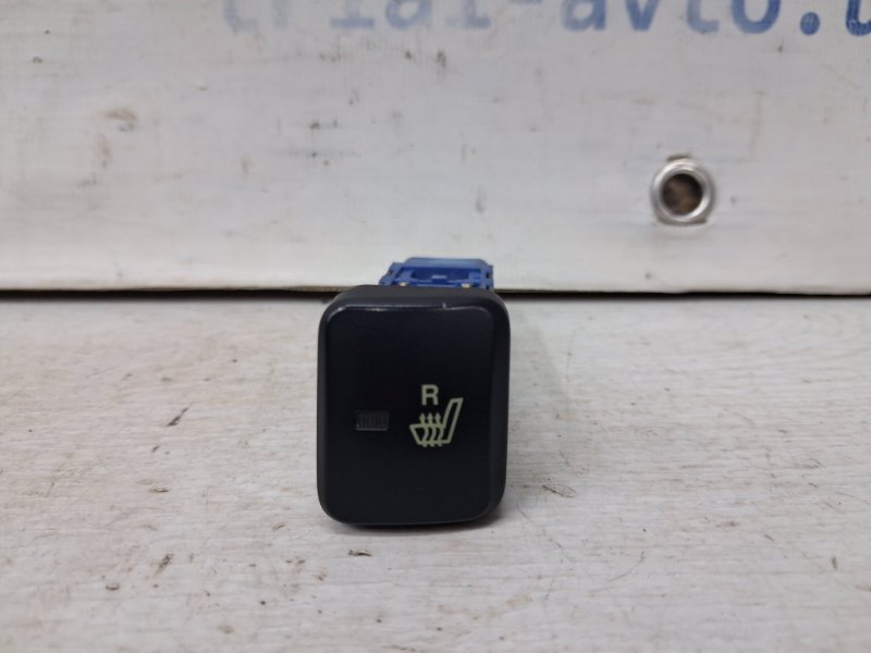 Запчасть кнопка подогрева Hyundai Sonata 2004-2010 NF 2.4 бензин G4KC 937003K020 Б/У Кнопка подогрева Hyundai Sonata 2004-2010 NF 2.4 бензин G4KC 937003K020 Б/У