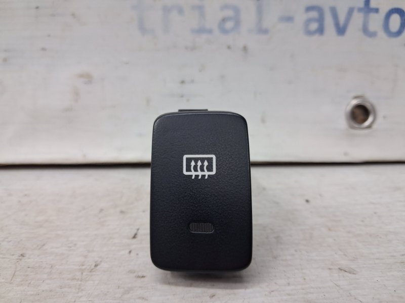 Запчасть кнопка подогрева Hyundai Tucson 2004-2009 JM 2.0 diesel D4EA 937102E900 Б/У Кнопка подогрева Hyundai Tucson 2004-2009 JM 2.0 diesel D4EA 937102E900 Б/У