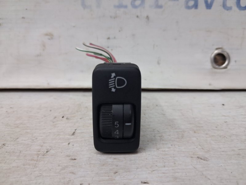 Запчасть корректор фар Toyota Prado 2002-2009 J120 4.0 1GR-FE 8415233030 Б/У Корректор фар Toyota Prado 2002-2009 J120 4.0 1GR-FE 8415233030 Б/У