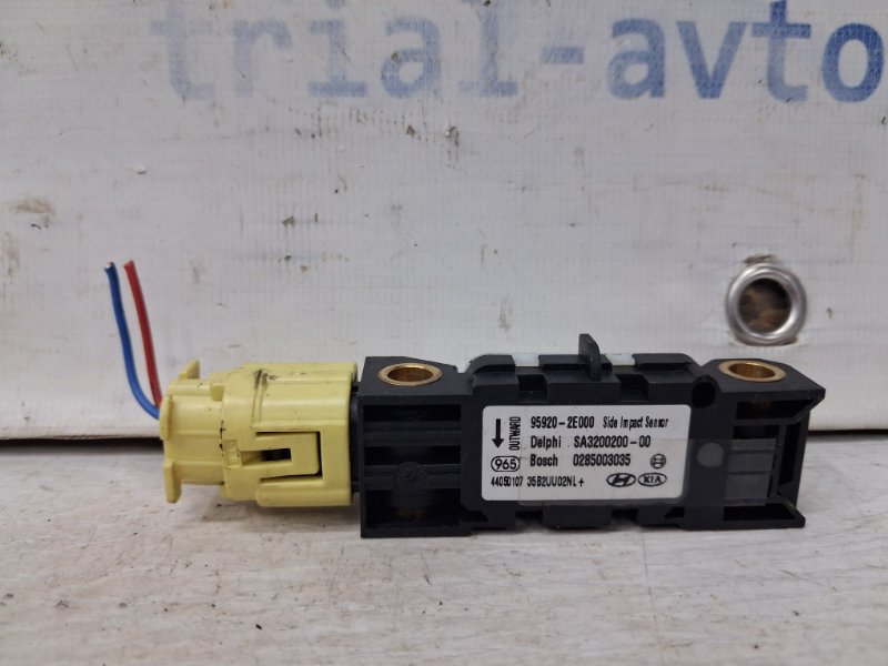 Запчасть датчик удара (airbag) Hyundai Tucson 2004-2009 JM 2.0 diesel D4EA 959202E000 Б/У Датчик удара (AIRBAG) Hyundai Tucson 2004-2009 JM 2.0 diesel D4EA 959202E000 Б/У
