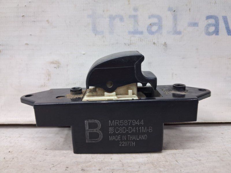 Кнопка стеклоподъемника Mitsubishi L200 2006-2015 KB 2.5 Diesel 4D56 MR587944 Б/У