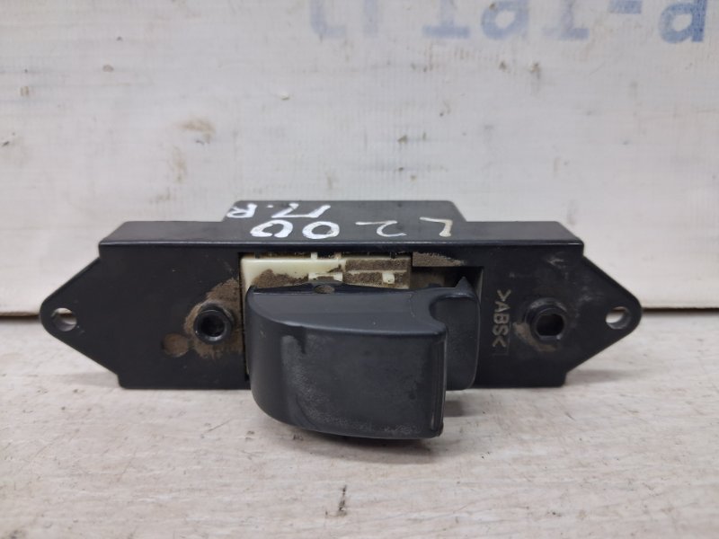 Кнопка стеклоподъемника L200 2006-2015 KB 2.5 Diesel 4D56