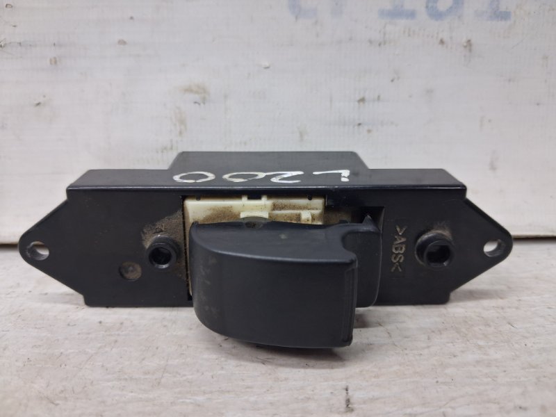 Кнопка стеклоподъемника L200 2006-2015 KB 2.5 Diesel 4D56