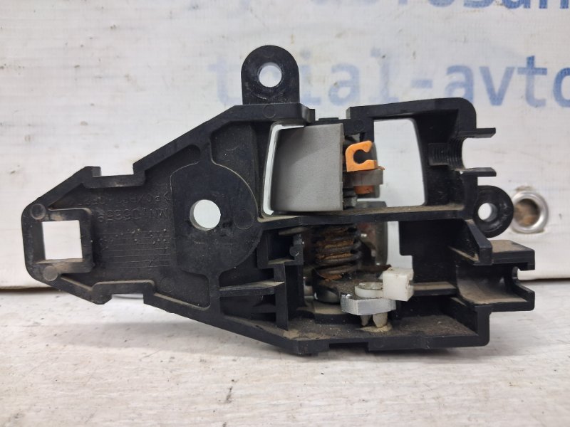Ручка двери внутренняя левая Mitsubishi L200 KB 2.5 Diesel 4D56