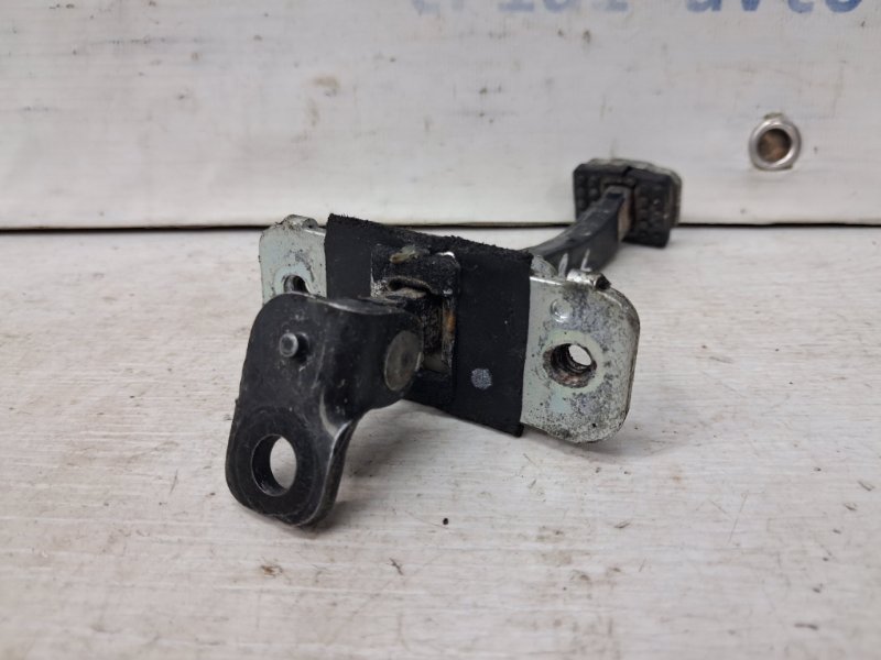 Ограничитель двери задний левый Sorento 2002-2011 BL 2.5 diesel D4CB Ограничитель двери задний левый Sorento 2002-2011 BL 2.5 diesel D4CB