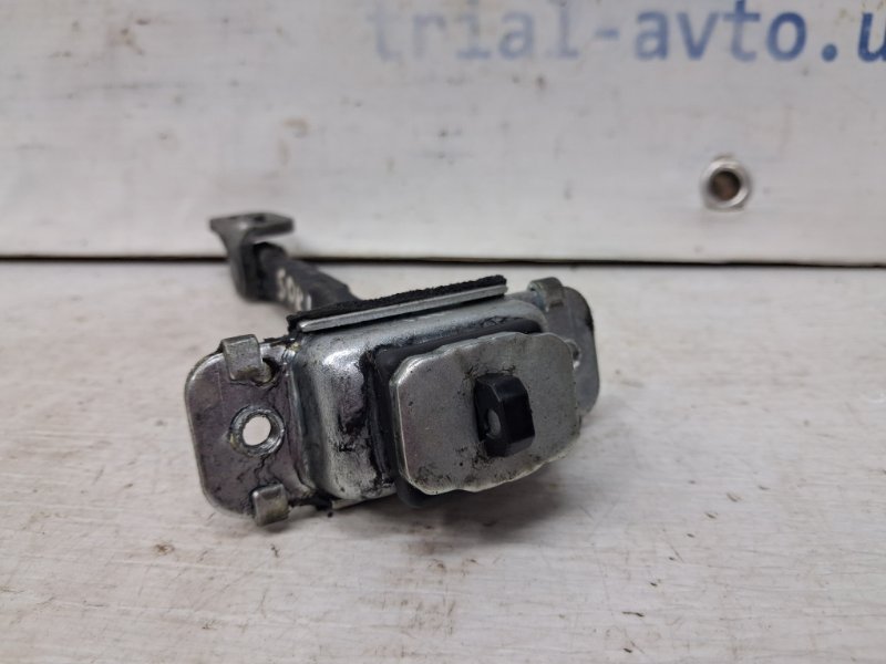 Ограничитель двери передний левый Sorento 2002-2011 BL 2.5 diesel D4CB Ограничитель двери передний левый Sorento 2002-2011 BL 2.5 diesel D4CB