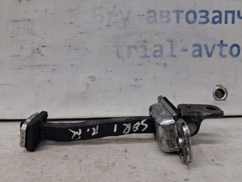 Запчасть ограничитель двери передний правый Kia Sorento 2002-2011 BL 2.5 diesel D4CB 793903E001 Б/У Ограничитель двери передний правый Kia Sorento 2002-2011 BL 2.5 diesel D4CB 793903E001 Б/У