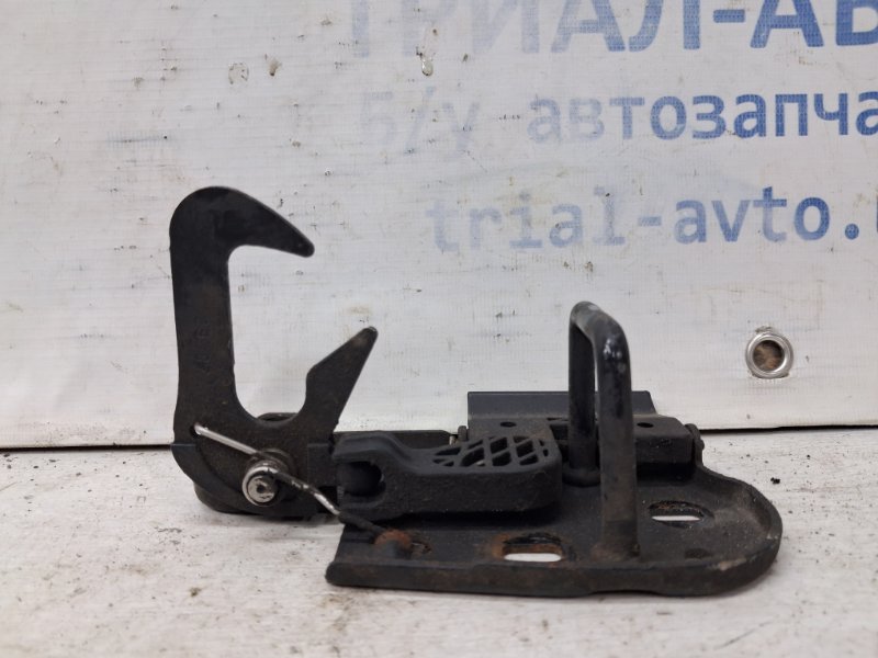 Крюк капота Volkswagen Caddy 2003-2015 2k 1.9 diesel BJB 1T0823480A Б/У