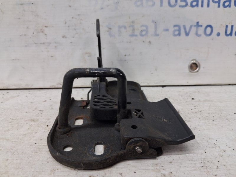 Крюк капота Caddy 2003-2015 2k 1.9 diesel BJB