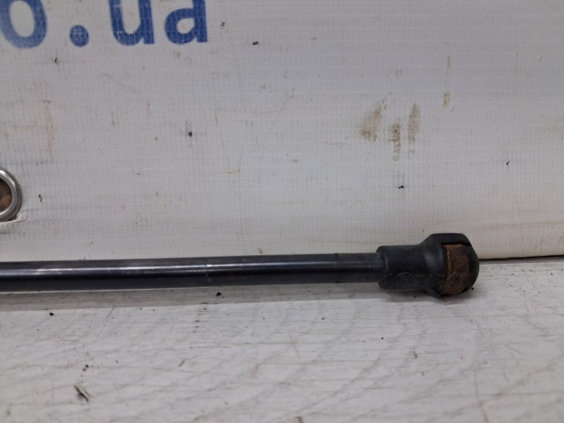 Амортизатор капота Volkswagen Caddy 2k 1.9 diesel BJB