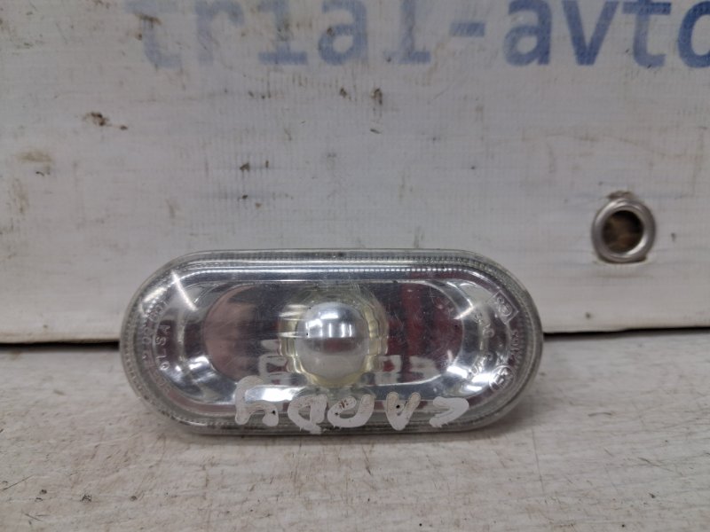 Запчасть повторитель поворотника Volkswagen Caddy 2003-2015 2k 1.9 diesel BJB 2K0949117 Б/У Повторитель поворотника Volkswagen Caddy 2003-2015 2k 1.9 diesel BJB 2K0949117 Б/У
