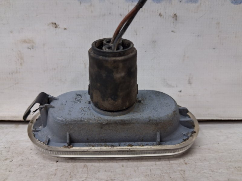 Повторитель поворотника Volkswagen Caddy 2k 1.9 diesel BJB Повторитель поворотника Volkswagen Caddy 2k 1.9 diesel BJB