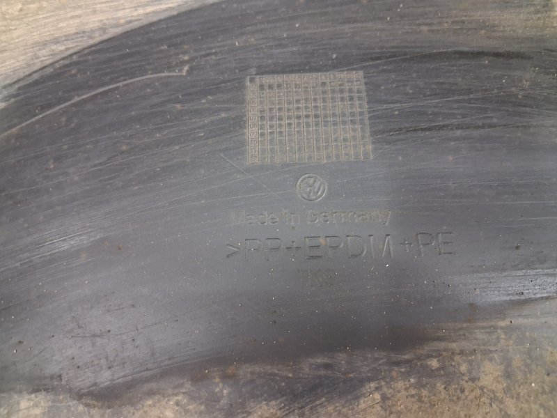 Подкрылок задний правый Caddy 2003-2015 2k 1.9 diesel BJB Подкрылок задний правый Caddy 2003-2015 2k 1.9 diesel BJB