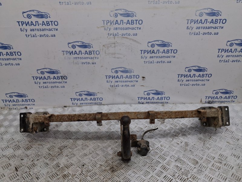 Запчасть фаркоп Volkswagen Caddy 2003-2015 2k 1.9 diesel BJB 2K0803881 Б/У Фаркоп Volkswagen Caddy 2003-2015 2k 1.9 diesel BJB 2K0803881 Б/У