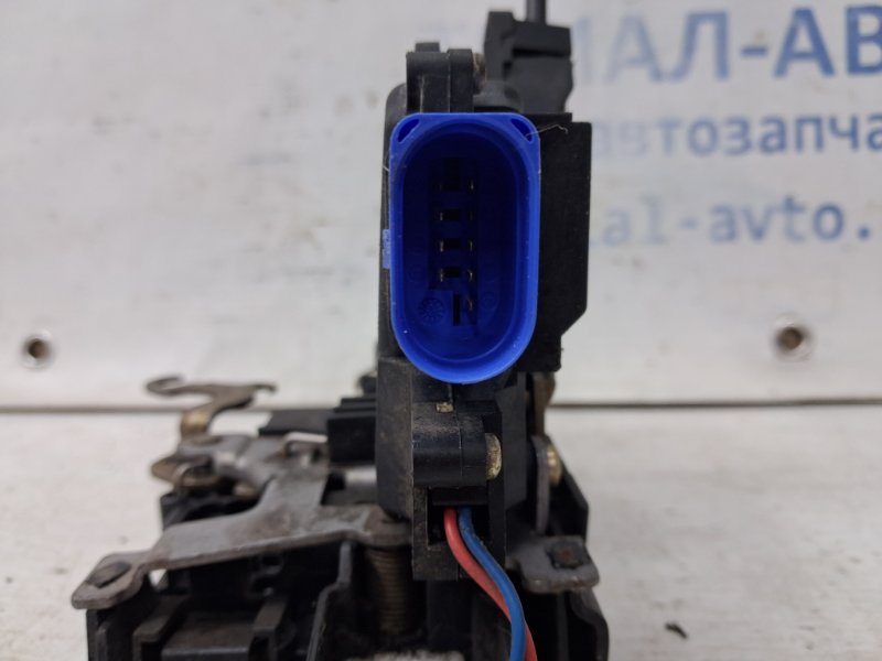 Замок двери передний правый Caddy 2003-2015 2k 1.9 diesel BJB