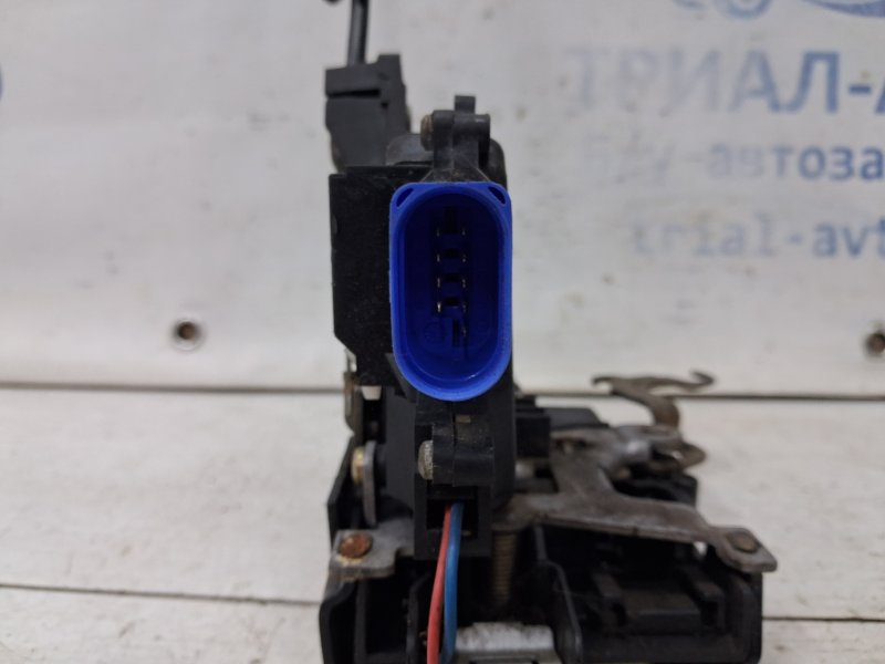 Замок двери передний левый Caddy 2003-2015 2k 1.9 diesel BJB