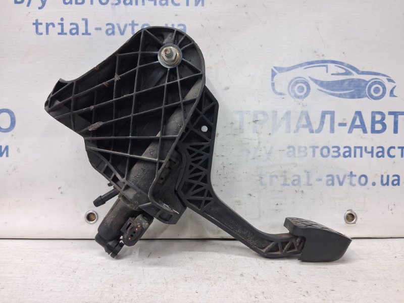 Запчасть педаль сцепления Volkswagen Caddy 2003-2015 2k 1.9 diesel BJB 1T1721059AL Б/У Педаль сцепления Volkswagen Caddy 2003-2015 2k 1.9 diesel BJB 1T1721059AL Б/У