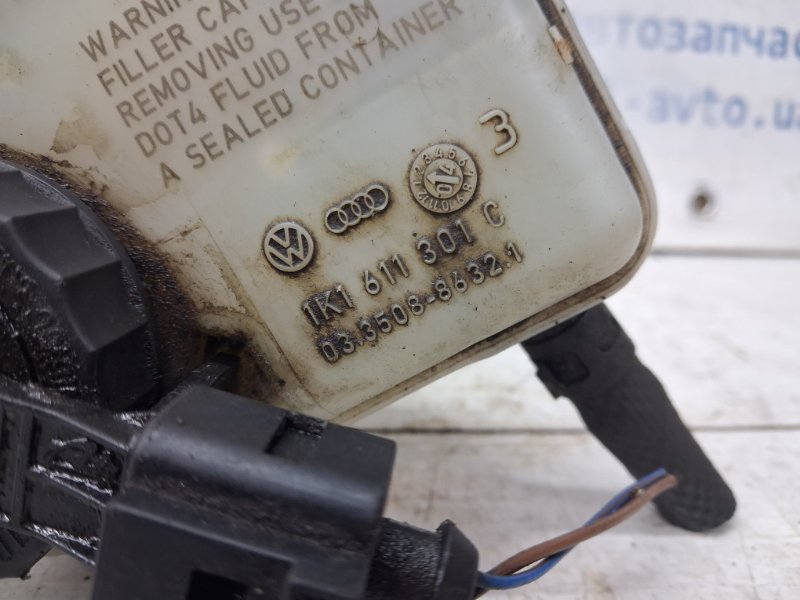 Бачок главного тормозного цилиндра Caddy 2003-2015 2k 1.9 diesel BJB