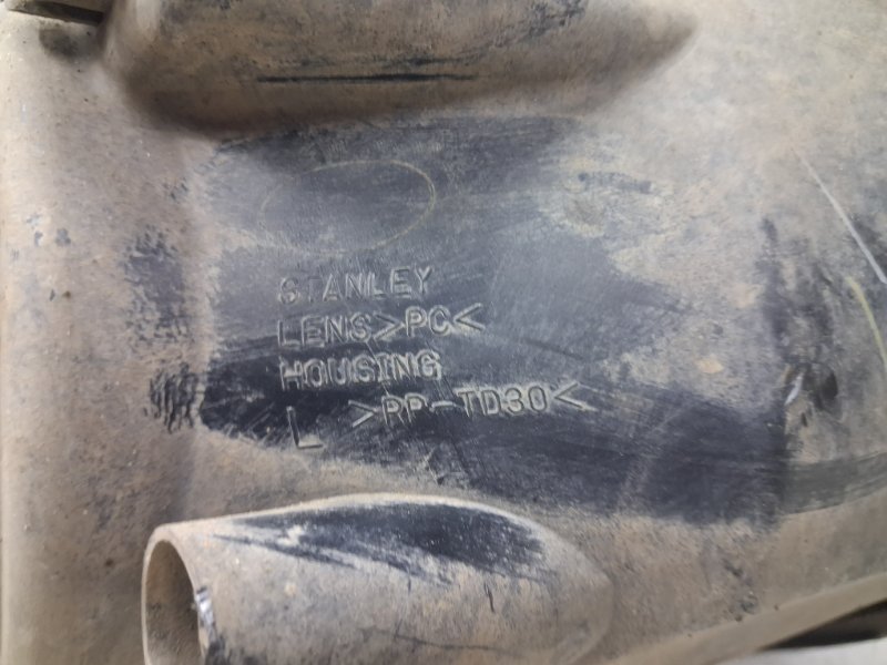 Фара левая галоген L200 2006-2015 KB 2.5 Diesel 4D56