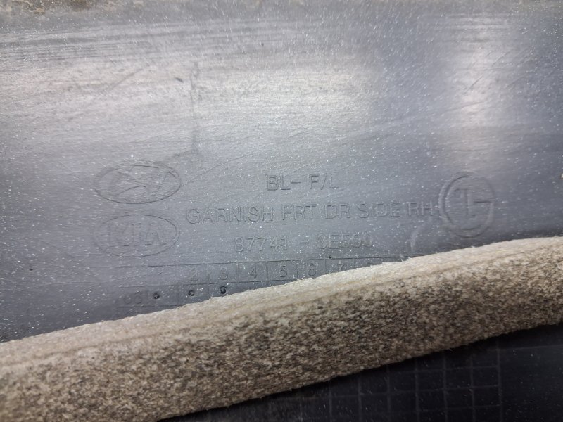 Накладка двери передняя правая Sorento 2002-2011 BL 2.5 diesel D4CB