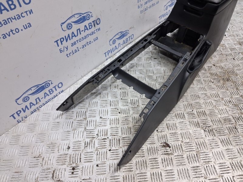 Подлокотник Sorento 2002-2011 BL 2.5 diesel D4CB