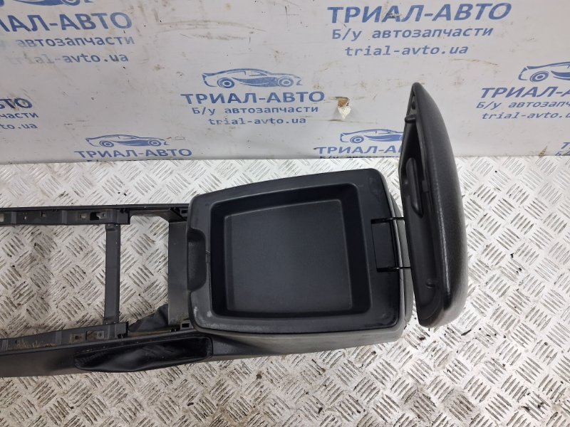 Подлокотник Sorento 2002-2011 BL 2.5 diesel D4CB