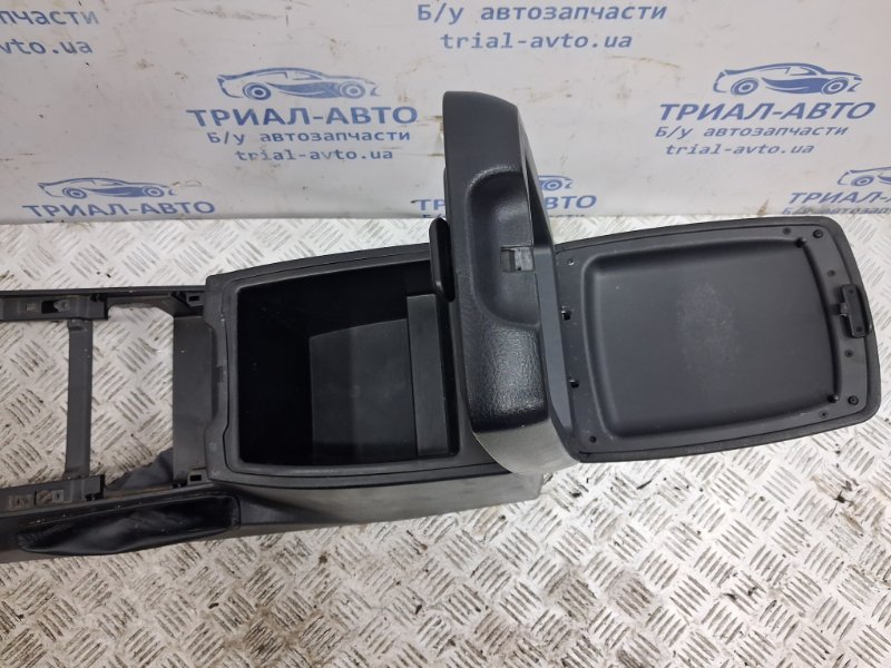 Подлокотник Sorento 2002-2011 BL 2.5 diesel D4CB