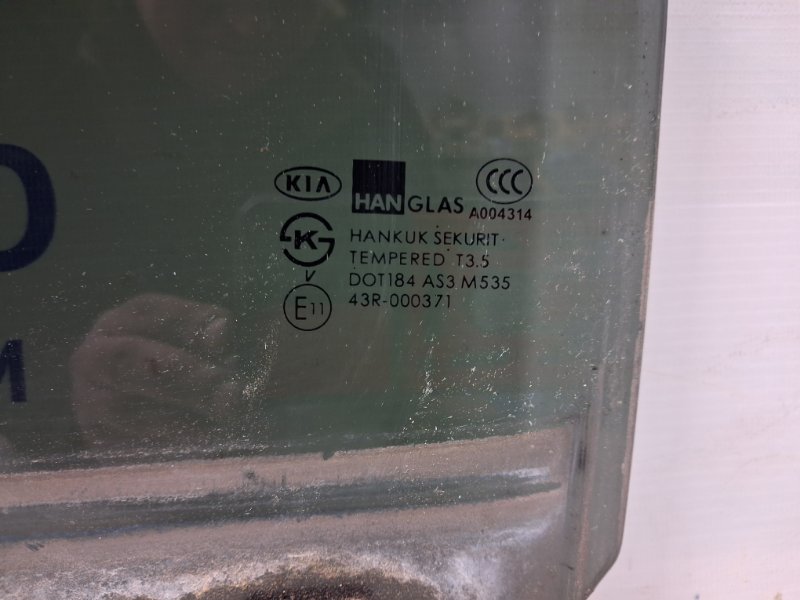 Стекло двери заднее левое Kia Sorento BL 2.5 diesel D4CB Стекло двери заднее левое Kia Sorento BL 2.5 diesel D4CB