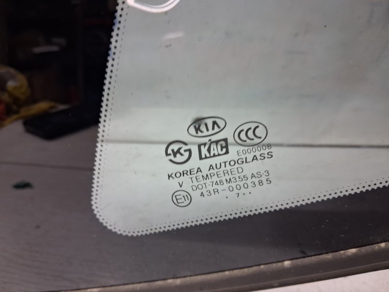 Стекло в кузов заднее правое Kia Sorento BL 2.5 diesel D4CB