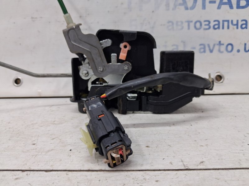 Замок двери передний левый Kia Sorento BL 2.5 diesel D4CB Замок двери передний левый Kia Sorento BL 2.5 diesel D4CB