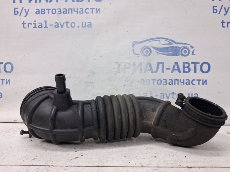 Патрубок воздушного фильтра Kia Sorento 2002-2011 BL 2.5 diesel D4CB 281303E710 Б/У